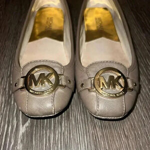 Michael Kors Women’s Fulton faux saffiano leather moccasin. SIZE 6
